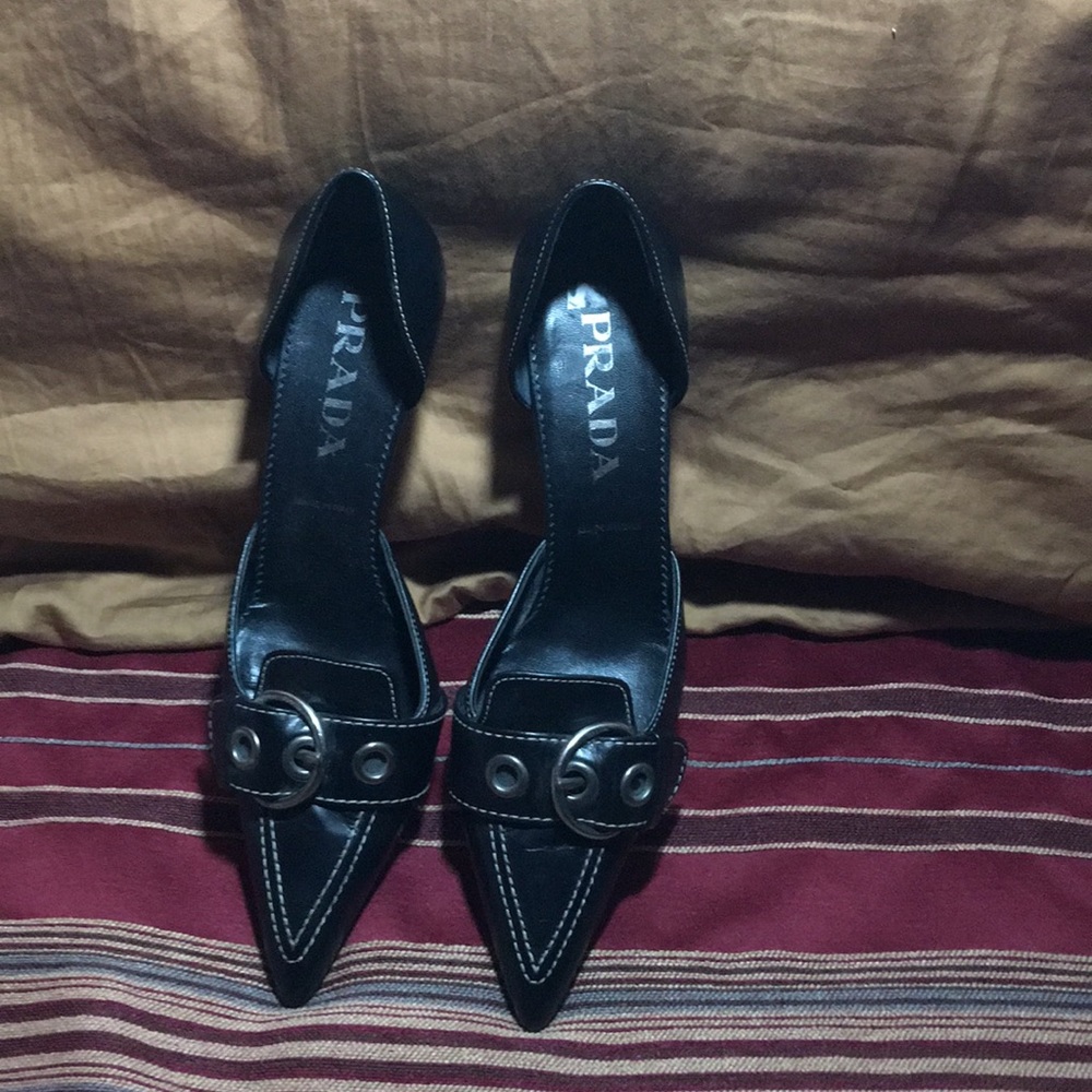 Black leather Prada shoes - Picture 3 of 4